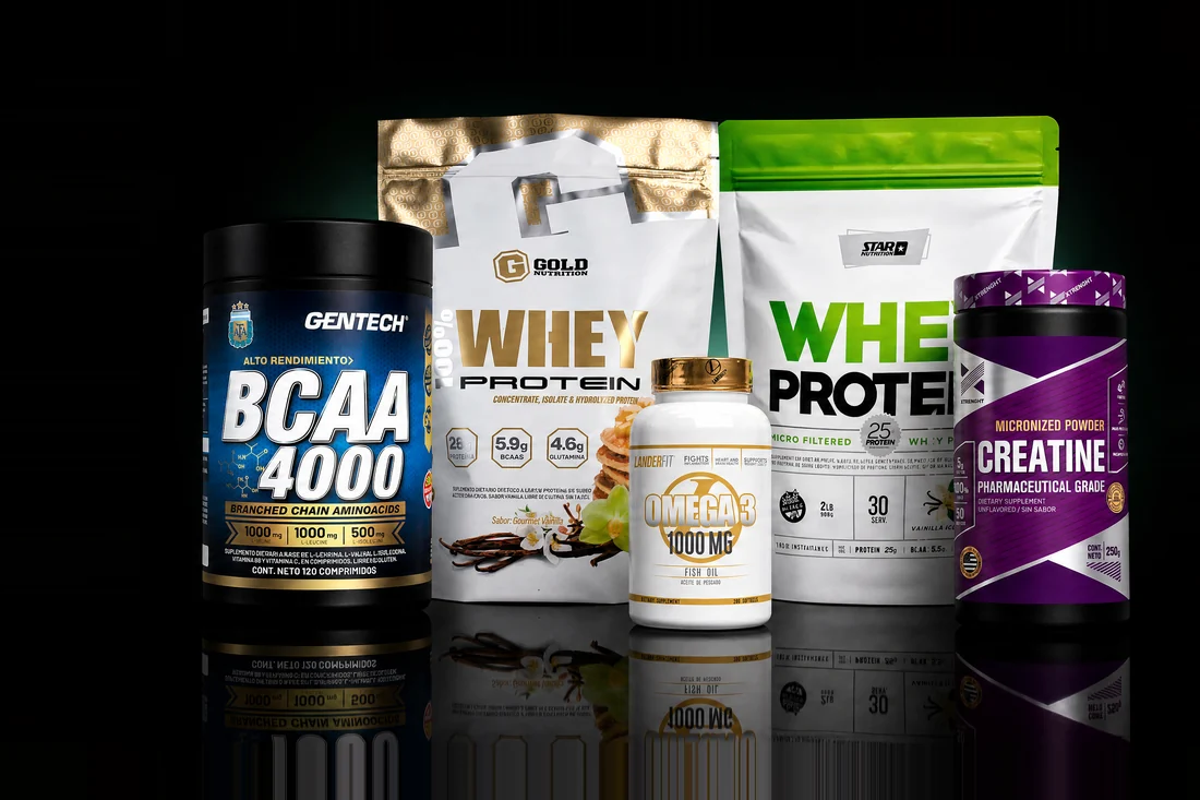 Proteínas, creatina, BCAA y omega 3 de las marcas que vende Black Fitness Shop